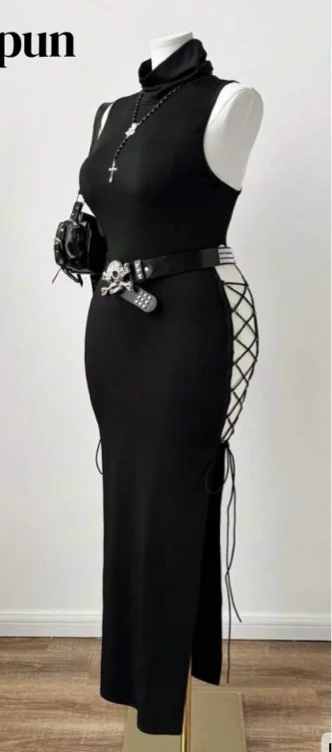 Robe moulante noir hanche ouverte