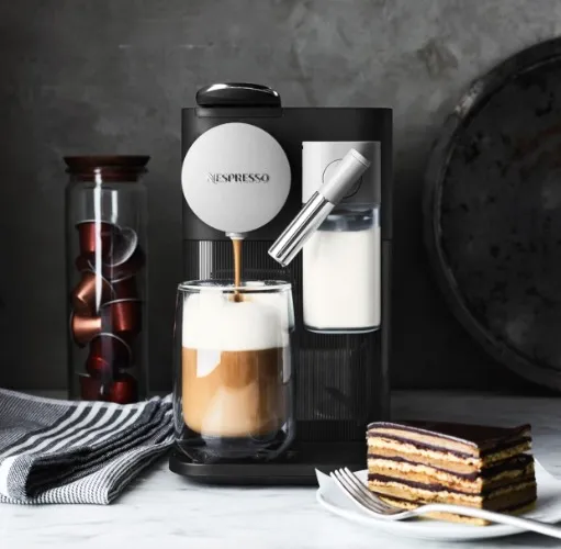 Nespresso Lattissima One Espresso Machine By De'Longhi