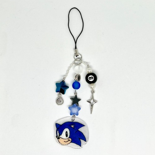 ੈ✩‧₊˚ sonic phone charm ੈ✩‧₊˚

made with glass,...