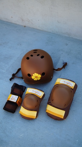 GRLSWIRL x Triple8 SUNNY Pad Set