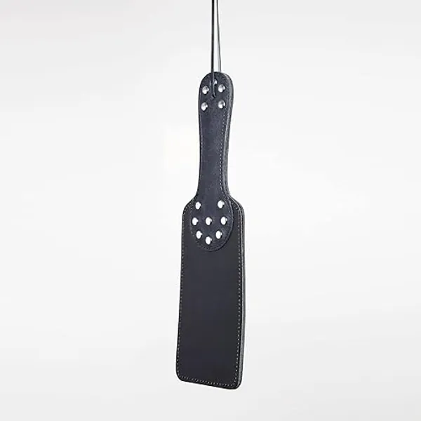 Dèmonia - Paddle Large aus dickem schwarzem Leder - Gebogener Griff mit Nieten - BDSM Slapper - 39 cm