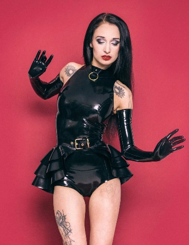 Latex outfit 
