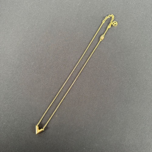 Louis Vuitton Essential V Necklace (LE0179)