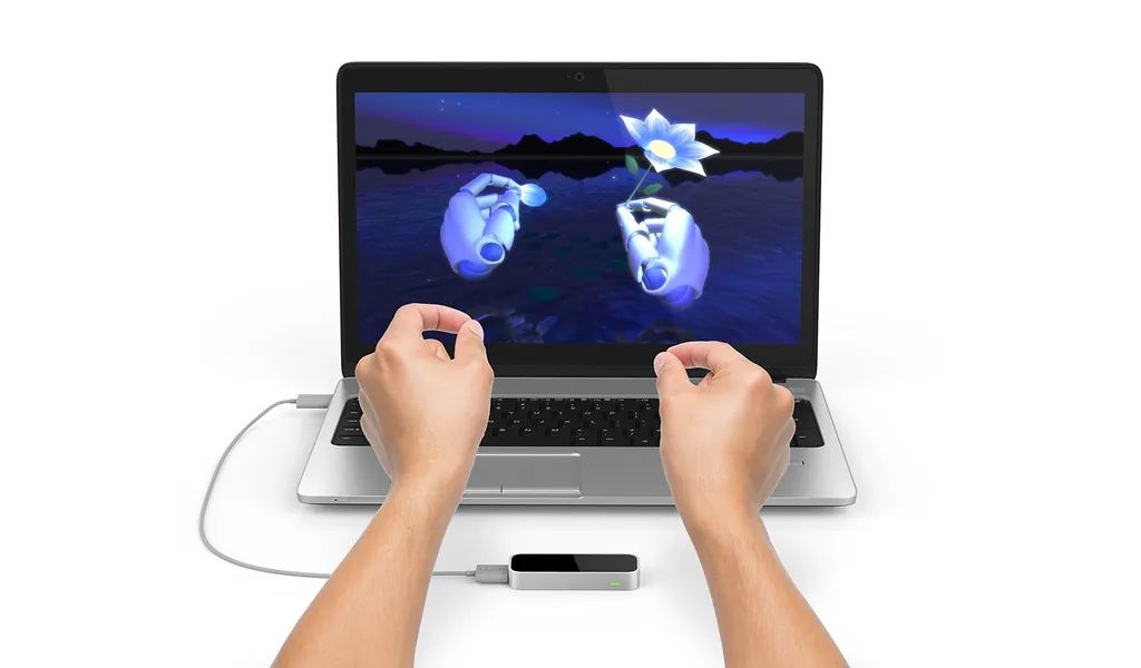 Leap Motion Controller for Mac or PC (Retail Packaging and Updated Software) - 