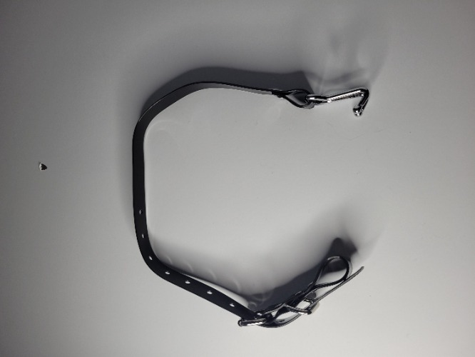 Nose hook in black PVC type 2 | Less than 20 mm