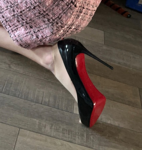 😍red bottom heels
