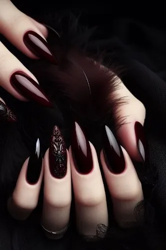 • Manicure •