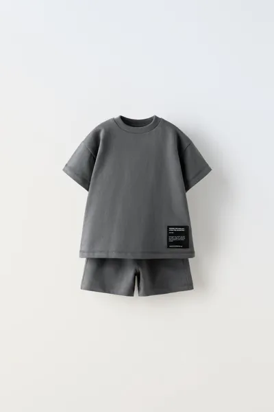 JERSEY-SET AUS KURZÄRMLIGEM SWEATSHIRT UND BERMUDASHORTS