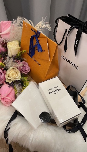 A LOT OF CLOTHES💋🛍️