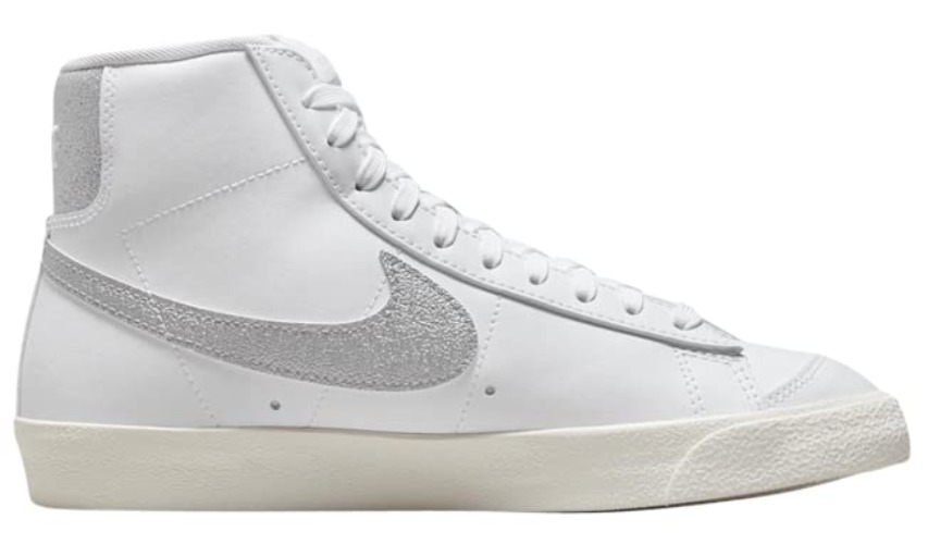 Nike Women's Basketball Shoe - 6.5 White/Silver/Metallica