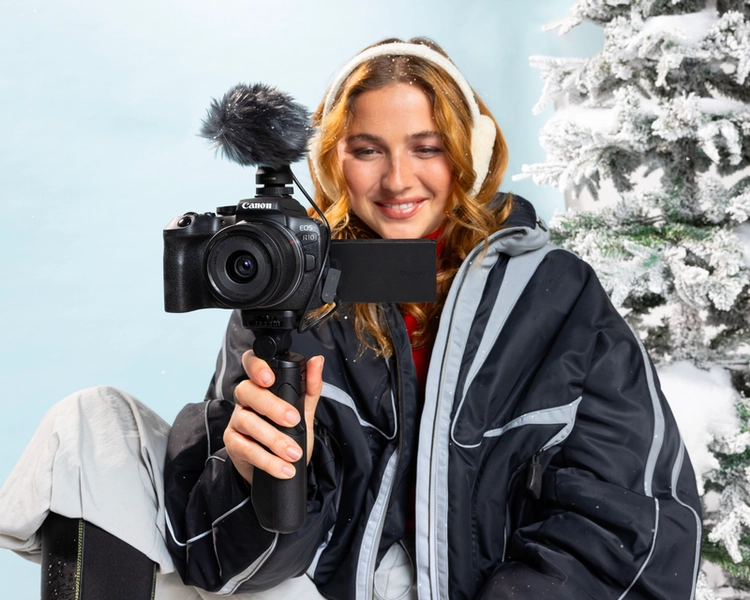 EOS R10 Mirrorless Camera with RF-S 18-45 f/4.5-6.3 IS STM Lens