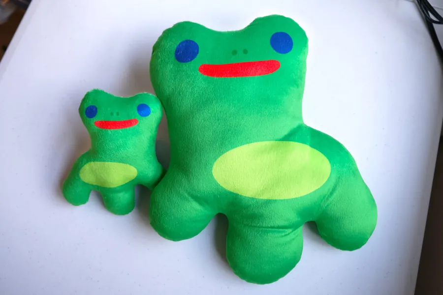 Froggy Chair Plushie - Full Size