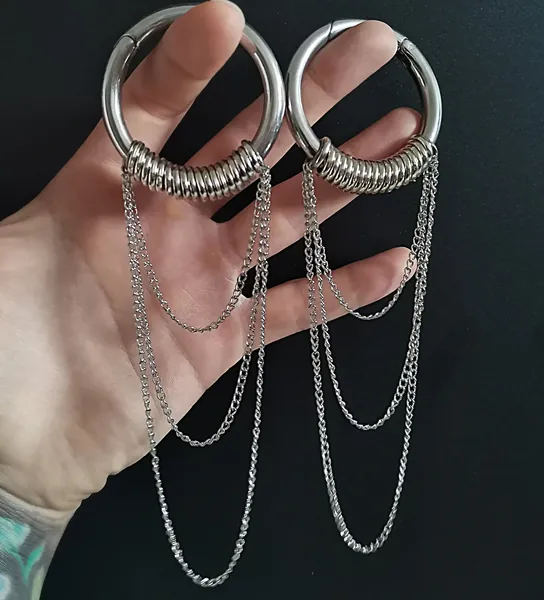 Silvercolored Ringed Big Clicker Chain Hoop Earweights ab 30 Euro