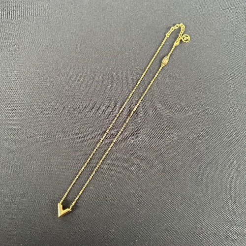 Louis Vuitton Essential V Necklace (LE0179)
