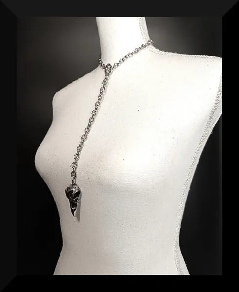 Slip chain in stainless steel with crow skull and open o-ring