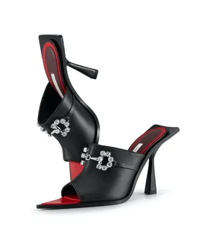 WALK TO THE ROOM SHOES FIRST | 37