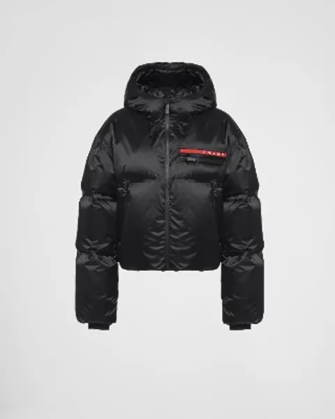 Kurze Daunenjacke aus technischem Nylon