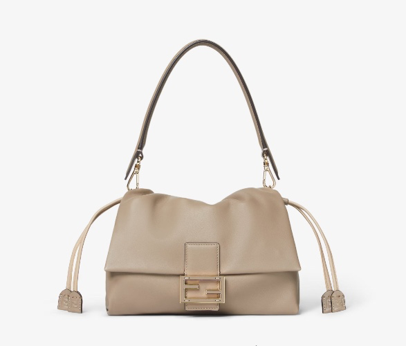 FENDI Mamma Baguette Medium