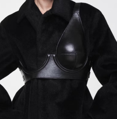 Habit 01 Chest Bag Black | Sarah Levy