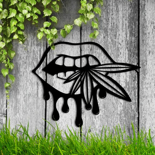 1pc Black Metal Lips Bitting *** Leaf Halloween Decor, Halloween Metal Garden Living Room Bedroom Balcony Decoration Hanging Pendant