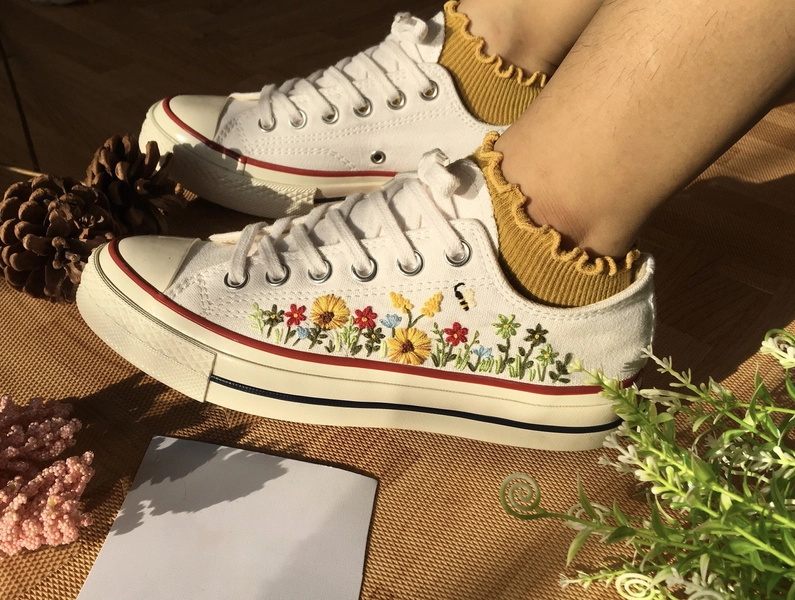 Embroidered Converse/Flower Converse/Converse LOW Tops/Converse Embroidered Flower Garden for Bride/Wedding Gift