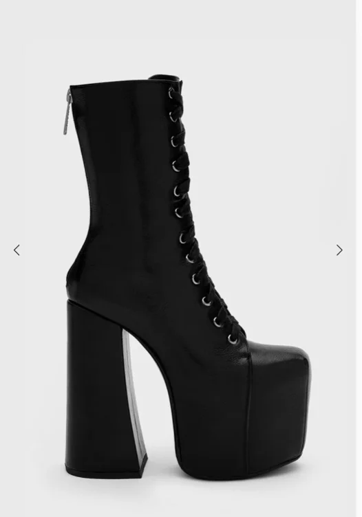 Romantic cottage boots 