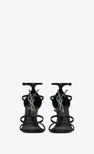 cassandra sandals in patent leather with black monogram