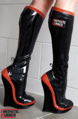 Latex-Boots with 20cm Wedgeheel and 3cm Plateau