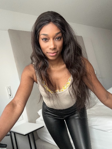 Beauty treat! A manicure on you, babe! 💅