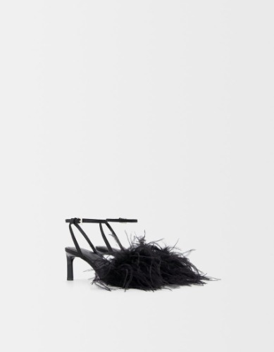 Sandalia tacón detalle plumas