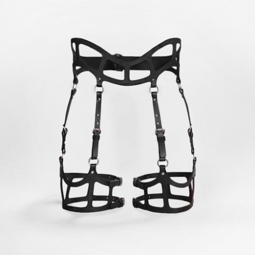 CURVED CUT OUT SUSPENDER HARNESS | Black / Brass / XS