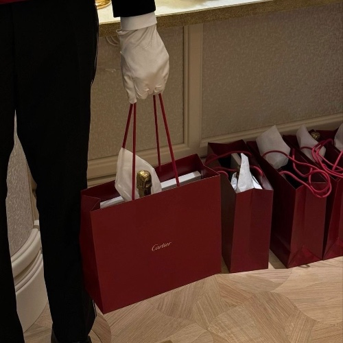 SHOPPING DAY 