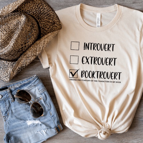 Booktrovert Tee | Soft Cream / M