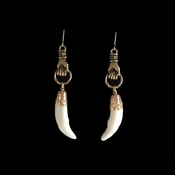 Real coyote teeth on gold hands earrings - Victorian style tooth earrings//taxidermy jewelry//fang earrings//tooth earrings//hand jewelry