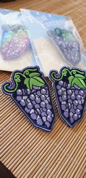 FFXIV Low Poly Grape Embroidery Patch