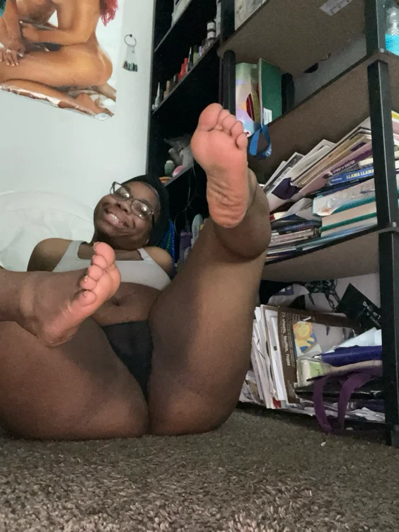 𝖲𝗈𝗏𝖾𝗋𝖾𝗂𝗀𝗇'𝗌 𝖲𝗈𝗅𝖾𝗌 𝖲𝗂𝗆𝗉 👣