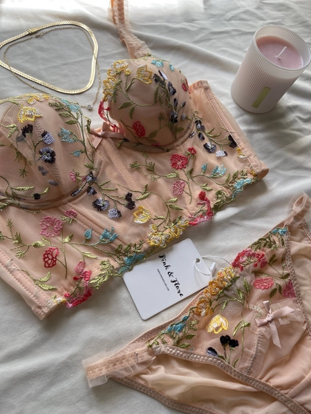 Bra Lace Corset Floral Embroidery Lingerie Set (Medium)