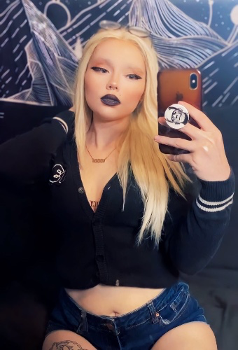 I’m so much better than your girlfriend 🥵