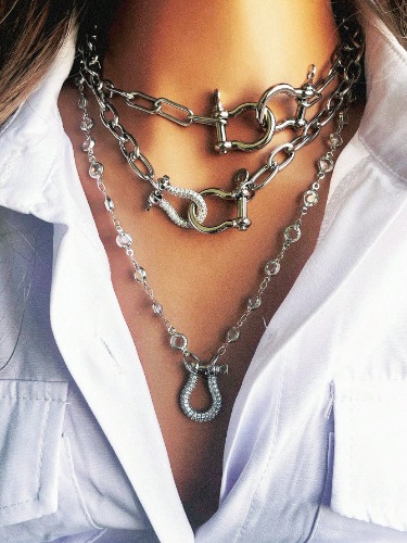 A Women's Crystal Chain Necklace With A Horseshoe Style Buckle, With Different Chain Styles Adding A Unique Flavor, Making It A Suitable Choice For Daily Wear