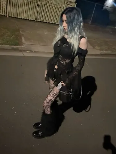 take me out to dinner <33 