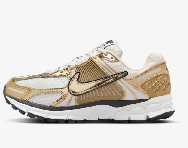 Nike Women's Gymnastics Shoes Sneaker - 8.5 - Gold