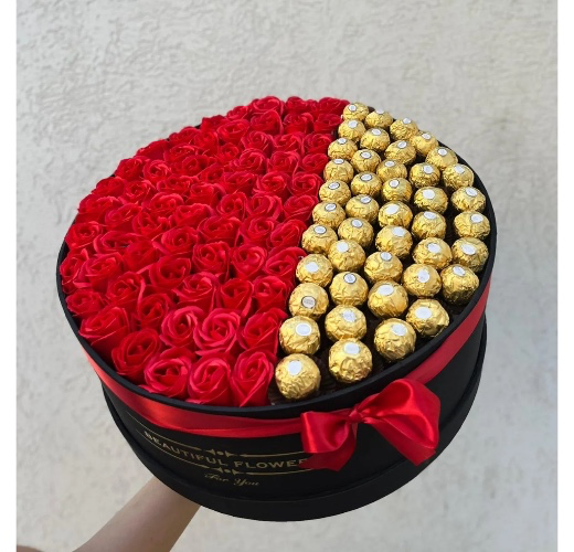 Roses and chocolate 🍫 