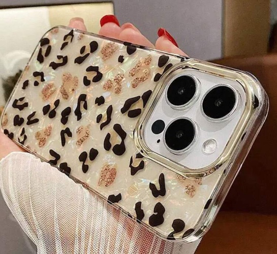 Phone case 🐆🫧💗