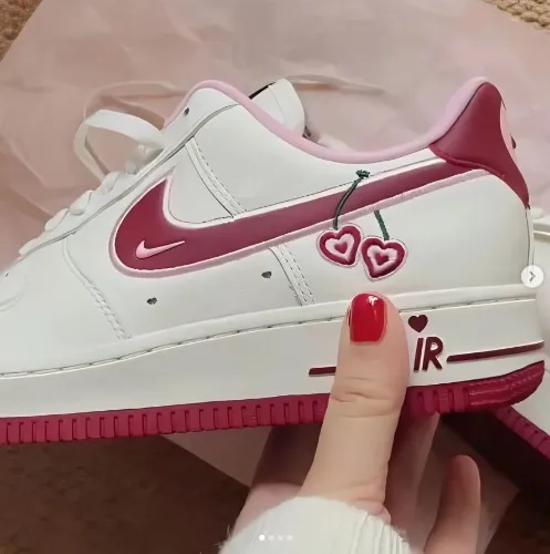 Nike Air Force 1 basse Valentine's Day (2023) (femme)