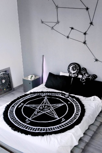 Black Mass Blanket | One Size / Black / 100% Polyester