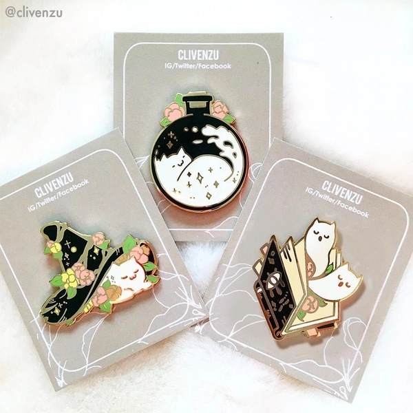 Witchy Ghost Cat (Black) - Glow in the Dark Enamel Pin