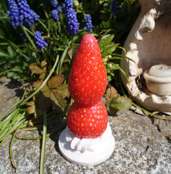 Strawberry feels forever Plug/Dildo - handcrafted and handpainted silicone plug/dildo from Suendwaren-Konditorei