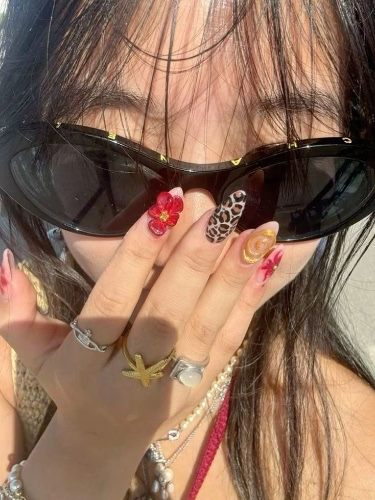 mommy wants new nails