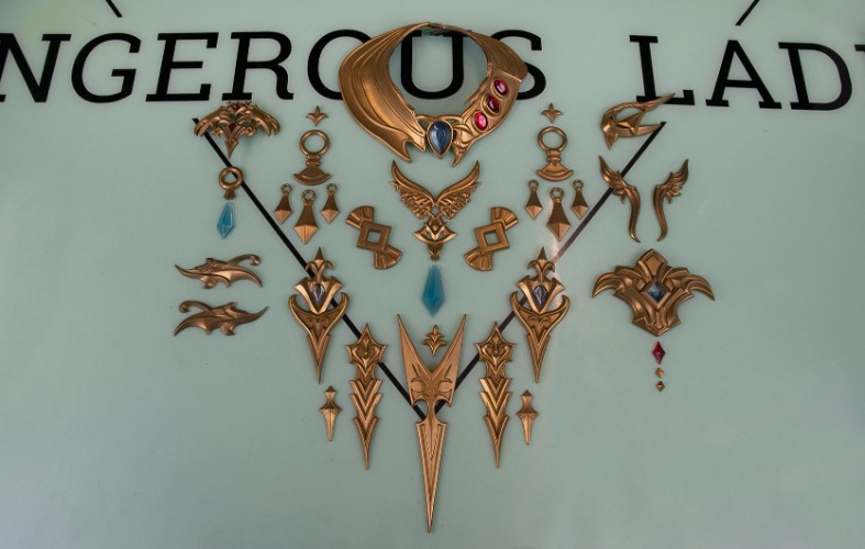 Lyse's Ala Mhigan Red Dress Accessories Kit | Plain Resin Kit / Yes Armor