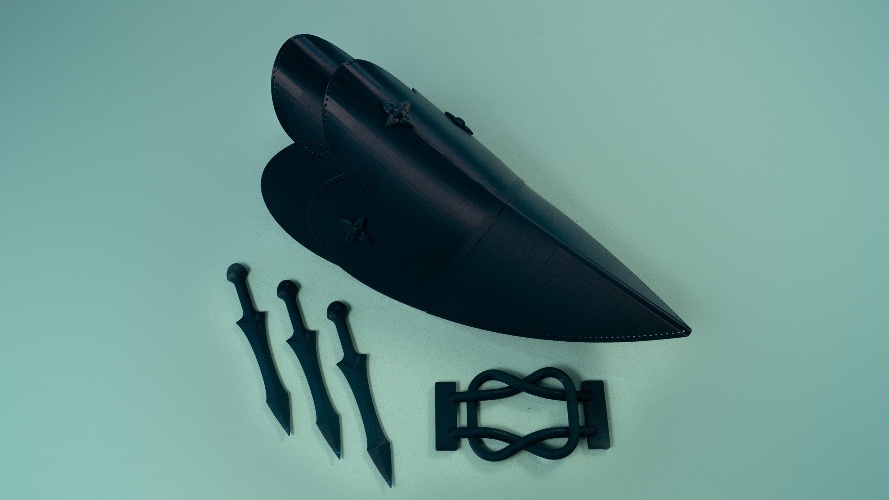 Junah's Accessories [3D Printed Kit] | Resin set (3 daggers/belt buckle/shoulder stars) / Yes